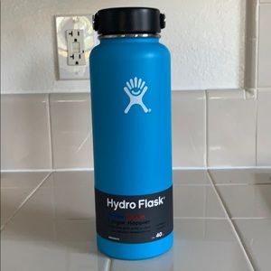 New Hydro Flask Wide Mouth in Blue size 40 oz